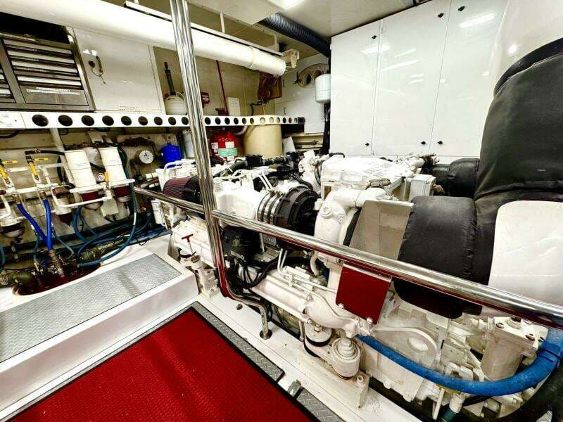 2001 Lazzara Yachts 94 Motor Yacht