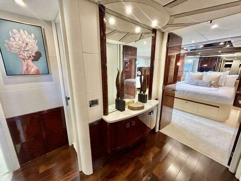 2001 Lazzara Yachts 94 Motor Yacht