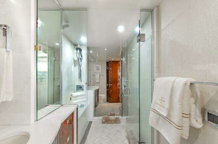 2001 Lazzara Yachts 94 Motor Yacht