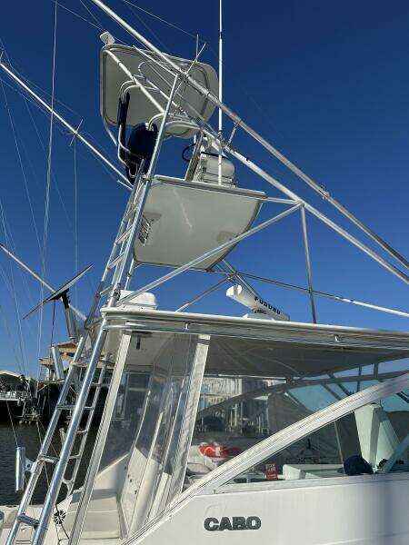 2000 Cabo 45 Express