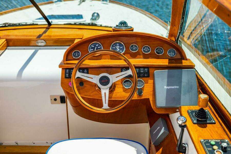 2004 Hinckley Talaria 29 R