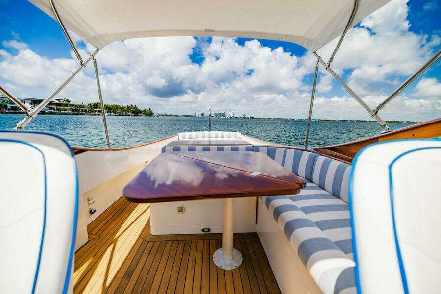 2004 Hinckley Talaria 29 R