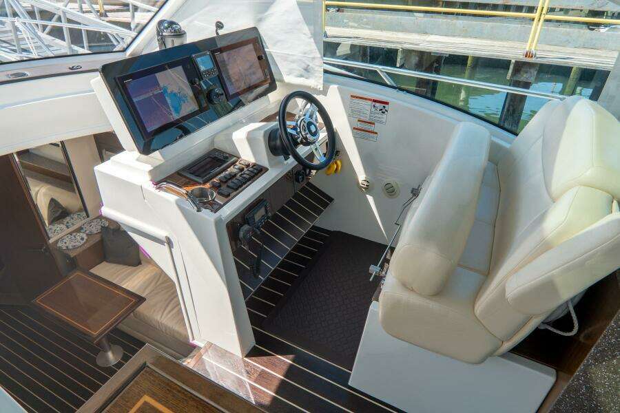 Cruiser Yachts 48   EPIC (31)