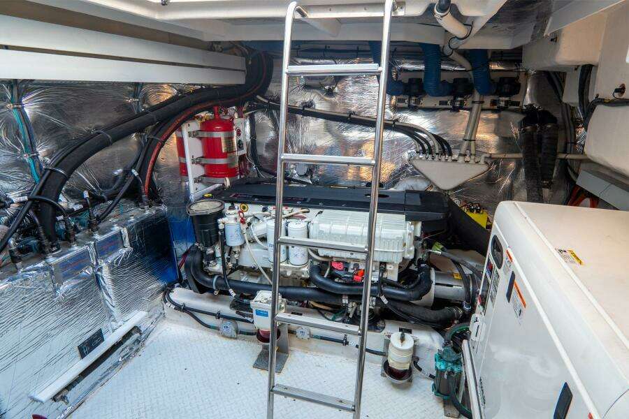 Cruiser Yachts 48   EPIC (27)