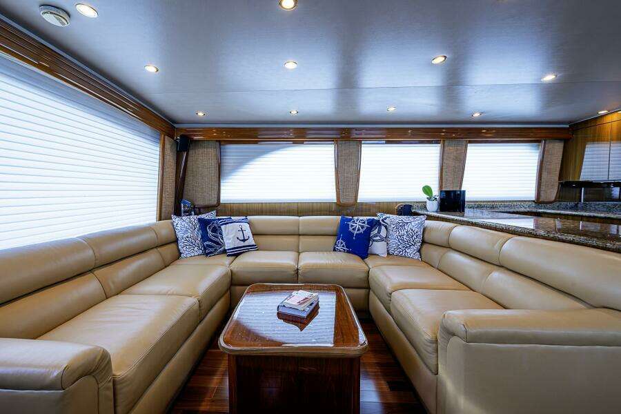 Viking 64 - Big Blue - Salon-