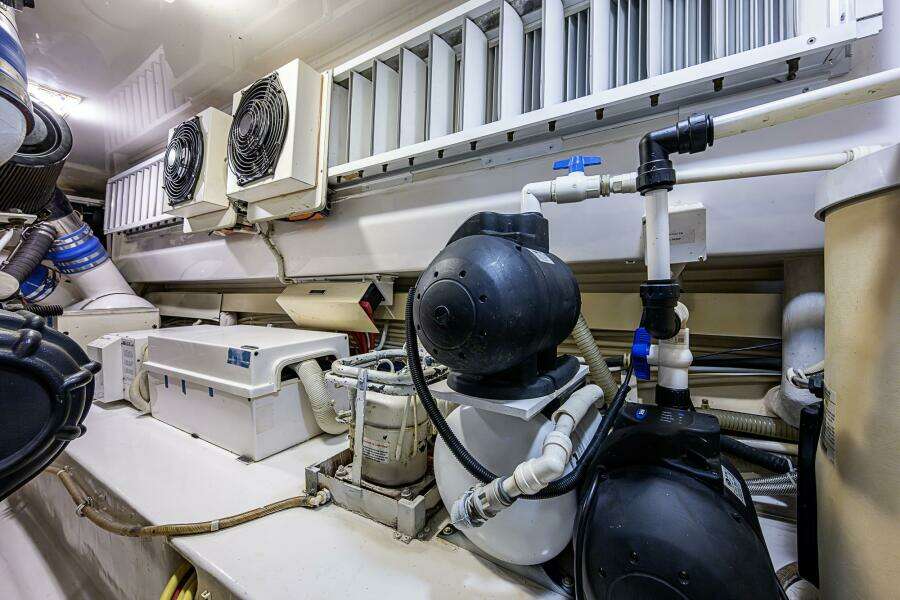 Viking 64 - Big Blue - Engine Room