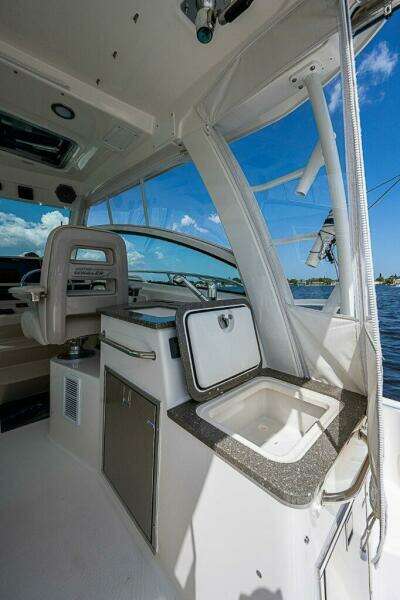 Boston Whaler 345 Conquest - Helm