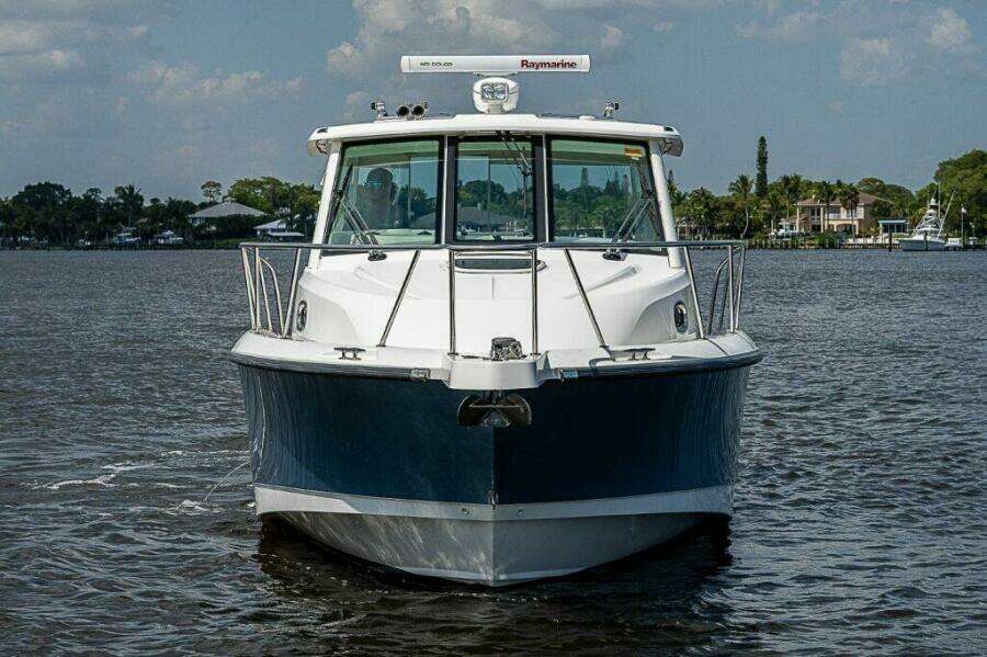 Boston Whaler 345 Conquest - Exterior 