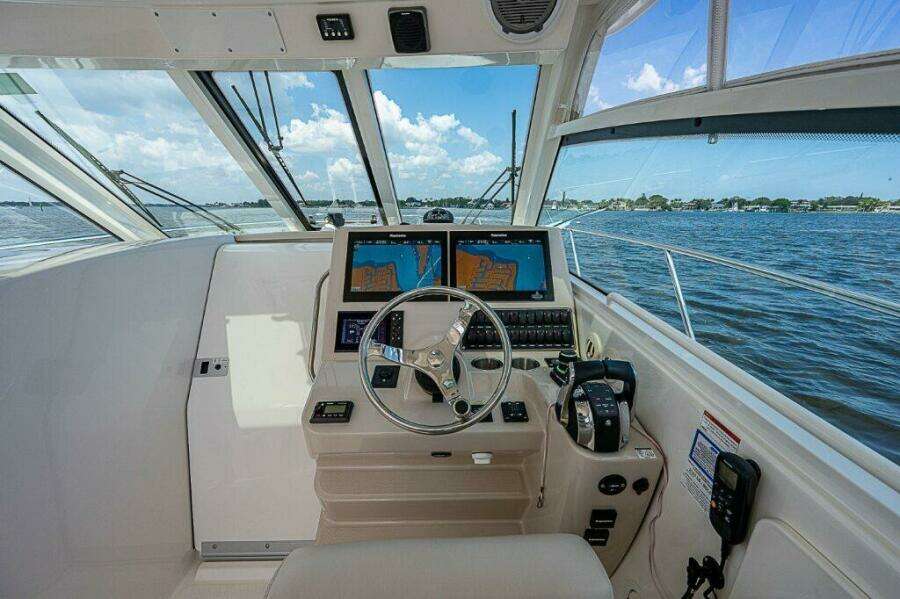 Boston Whaler 345 Conquest - Helm