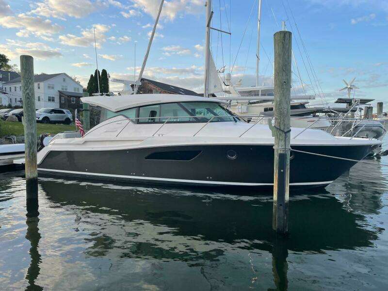 2016 Tiara Yachts C44 Coupe