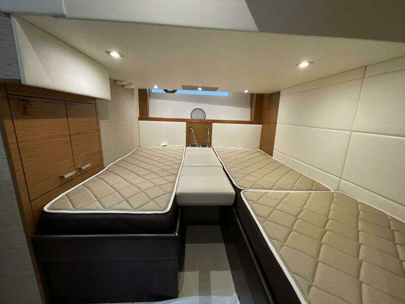 2016 Tiara Yachts C44 Coupe