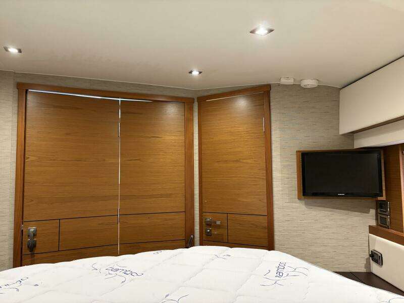 2016 Tiara Yachts C44 Coupe