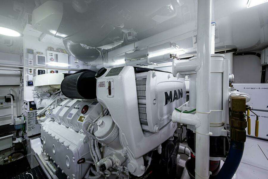 Viking 48 - Salty Soul - Engine Room
