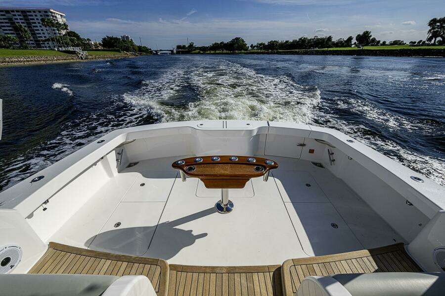 Viking 48 - Salty Soul - Cockpit