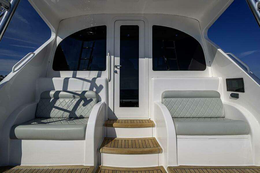 Viking 48 - Salty Soul - Cockpit