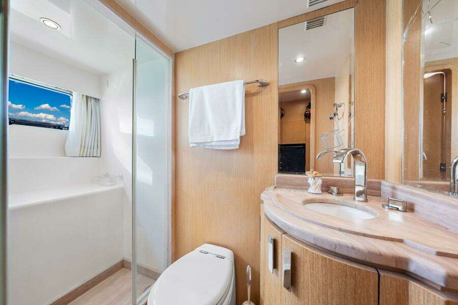 2010 83 Ocean Alexander Motor Yacht 'Relentless'