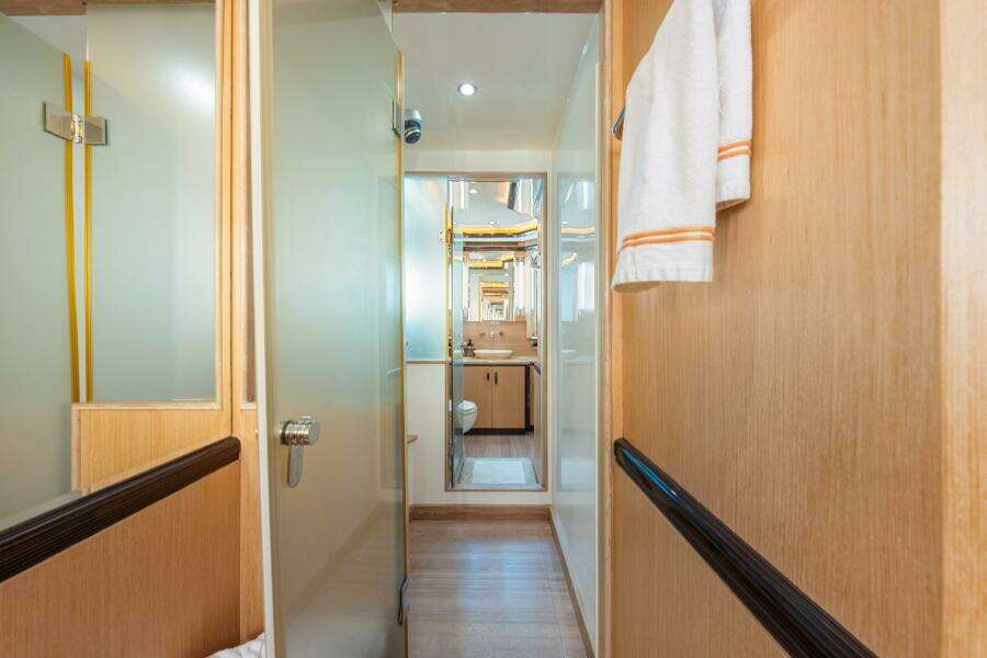 2010 83 Ocean Alexander Motor Yacht 'Relentless'