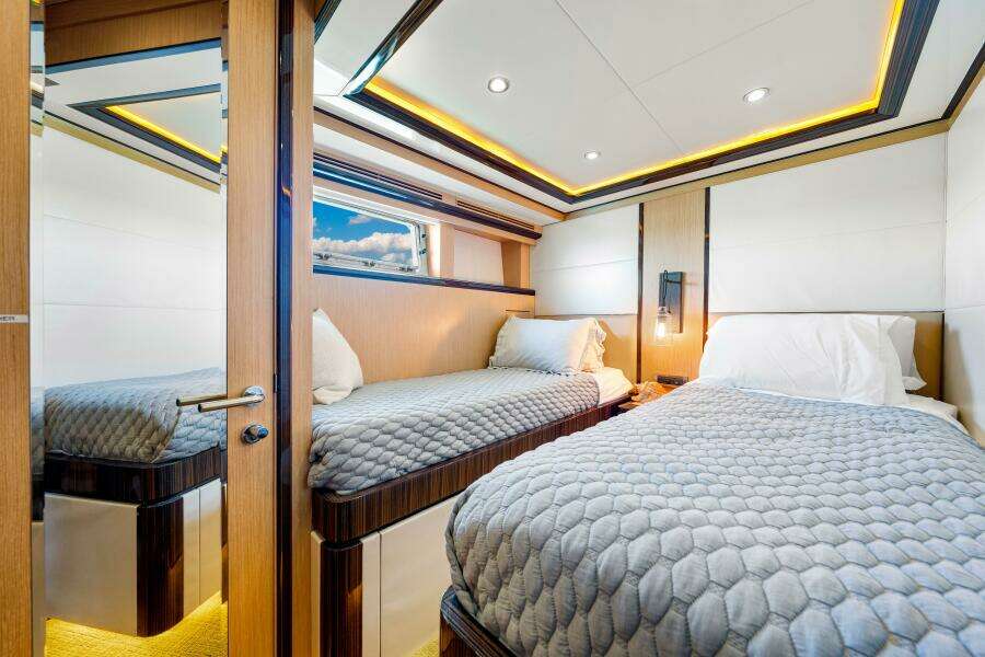 2010 83 Ocean Alexander Motor Yacht 'Relentless'