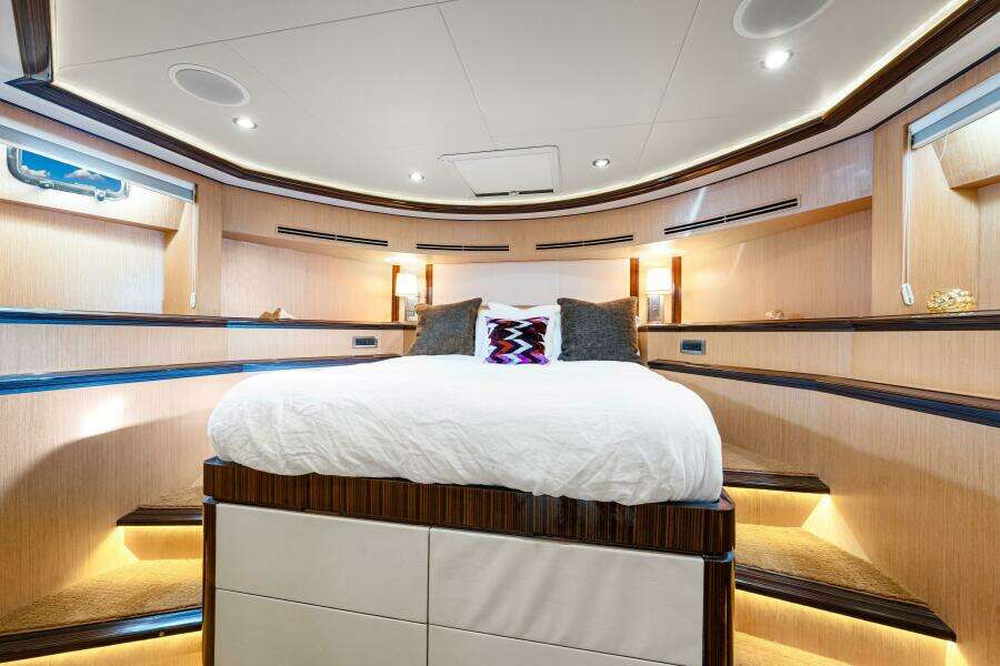 2010 83 Ocean Alexander Motor Yacht 'Relentless'