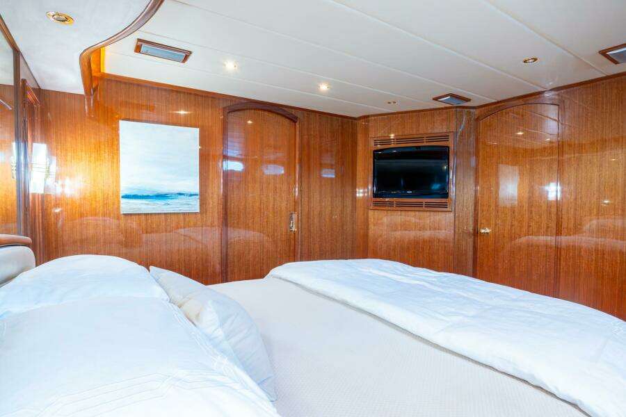 2008 Hampton 630 Pilothouse