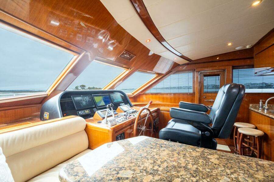 2008 Hampton 630 Pilothouse