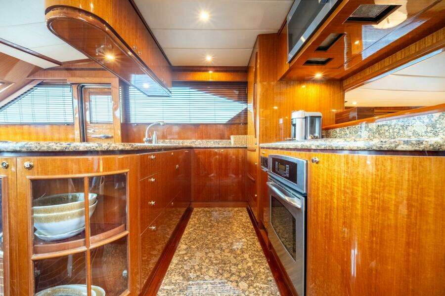 2008 Hampton 630 Pilothouse