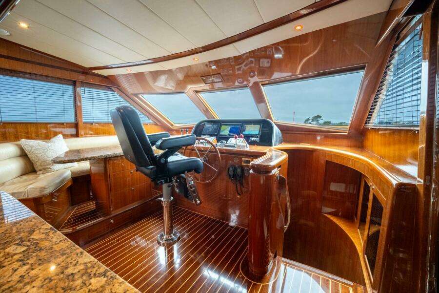 2008 Hampton 630 Pilothouse