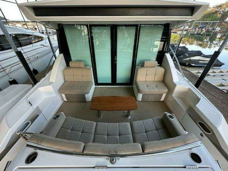 Tiara 44 NO AGENDA -  Cockpit