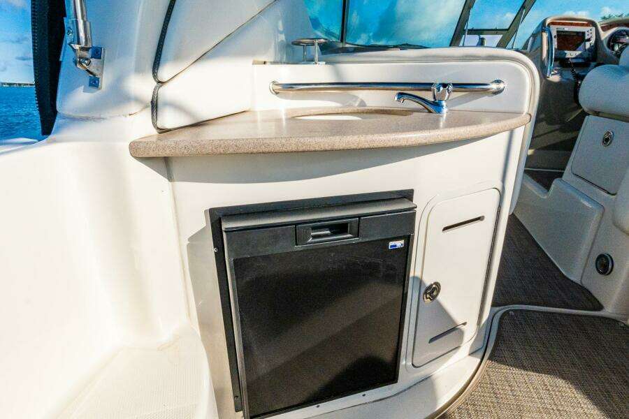 2007 Sea Ray 320 Sundancer