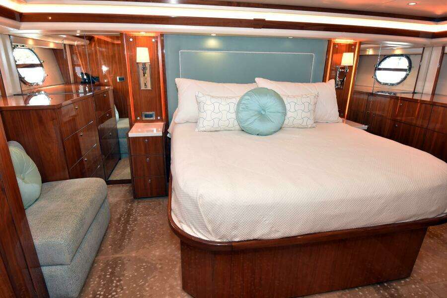 2019 Viking 80 Skybridge - PARTY OF FIVE