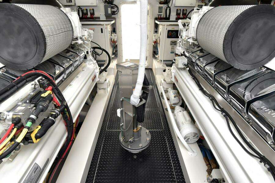 2019 Viking 80 Skybridge