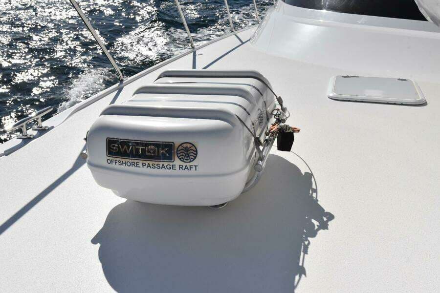 2019 Viking 80 Skybridge