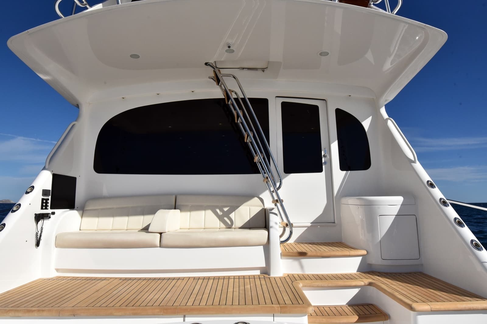 2019 Viking 80 Skybridge