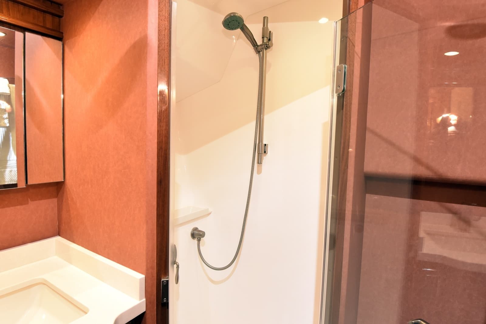 2019 Viking 80 Skybridge