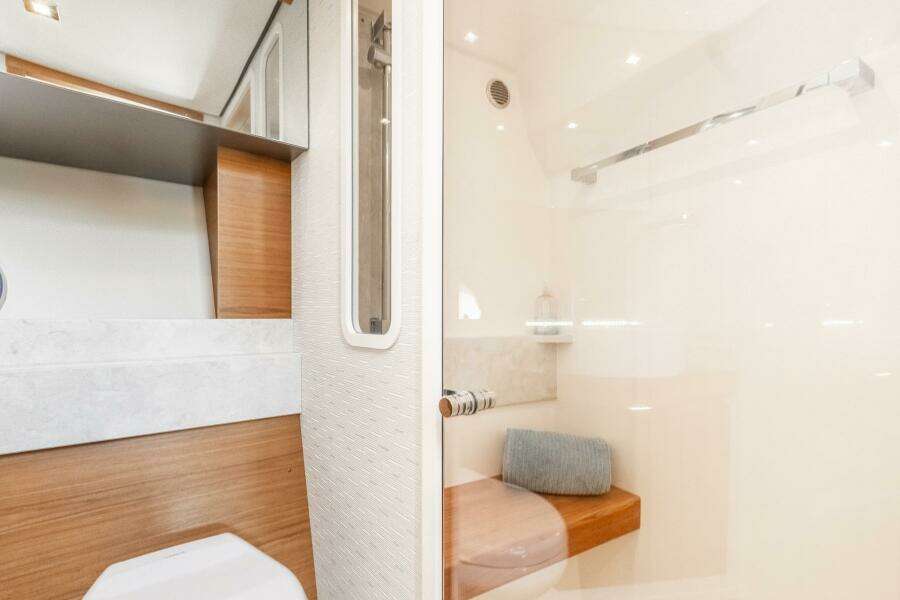 2022 Tiara Yachts 39 Coupe