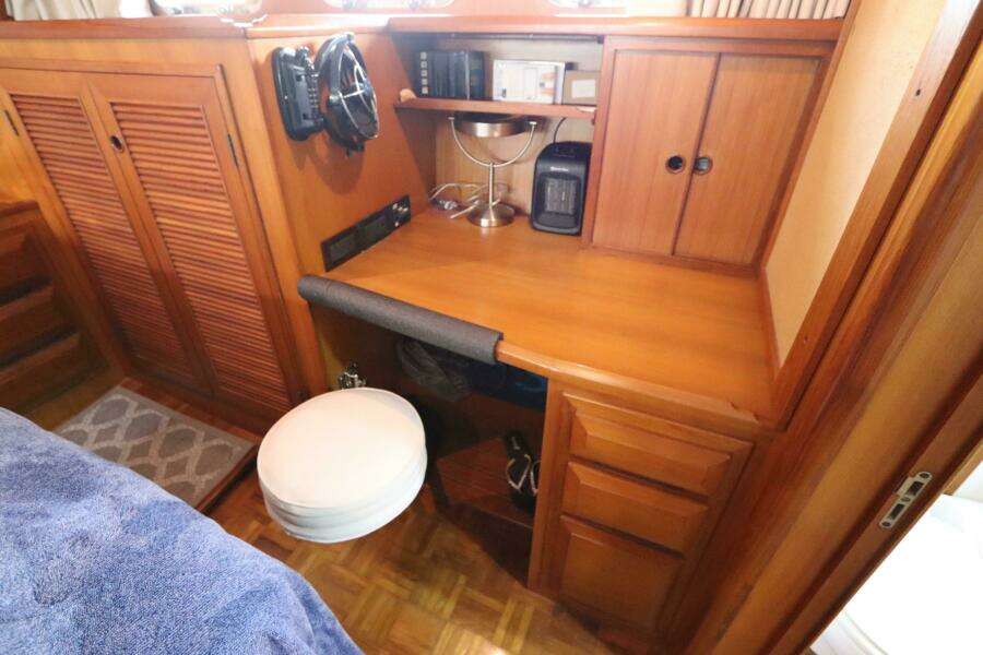 2005 DeFever Cockpit Motor Yacht