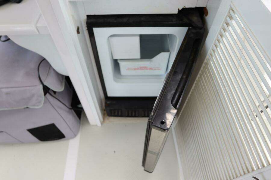 2005 DeFever Cockpit Motor Yacht