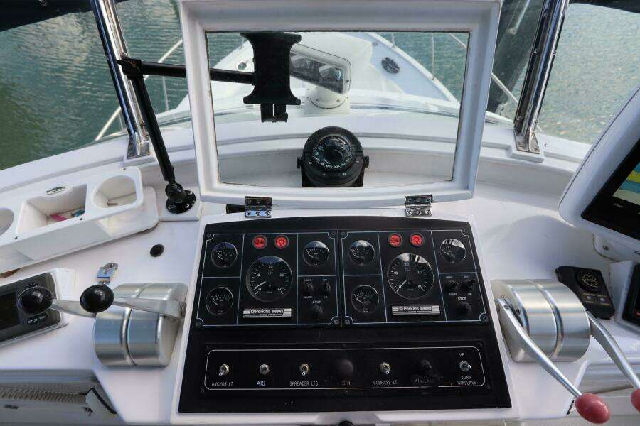 2005 DeFever Cockpit Motor Yacht