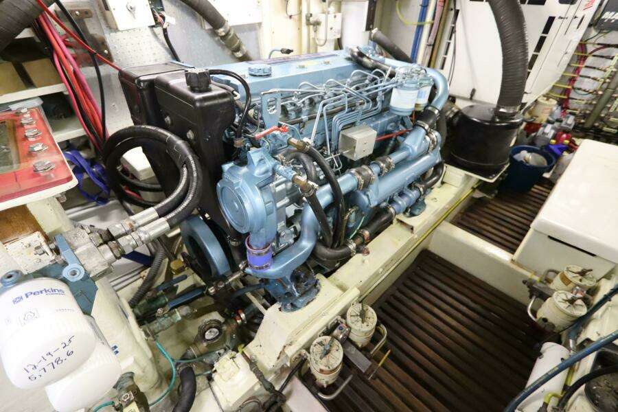 2005 DeFever Cockpit Motor Yacht