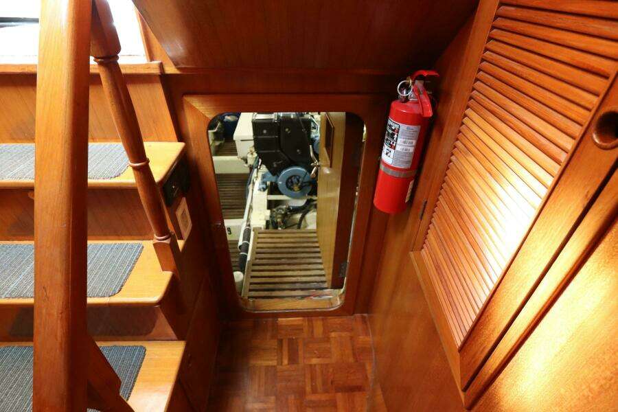 2005 DeFever Cockpit Motor Yacht