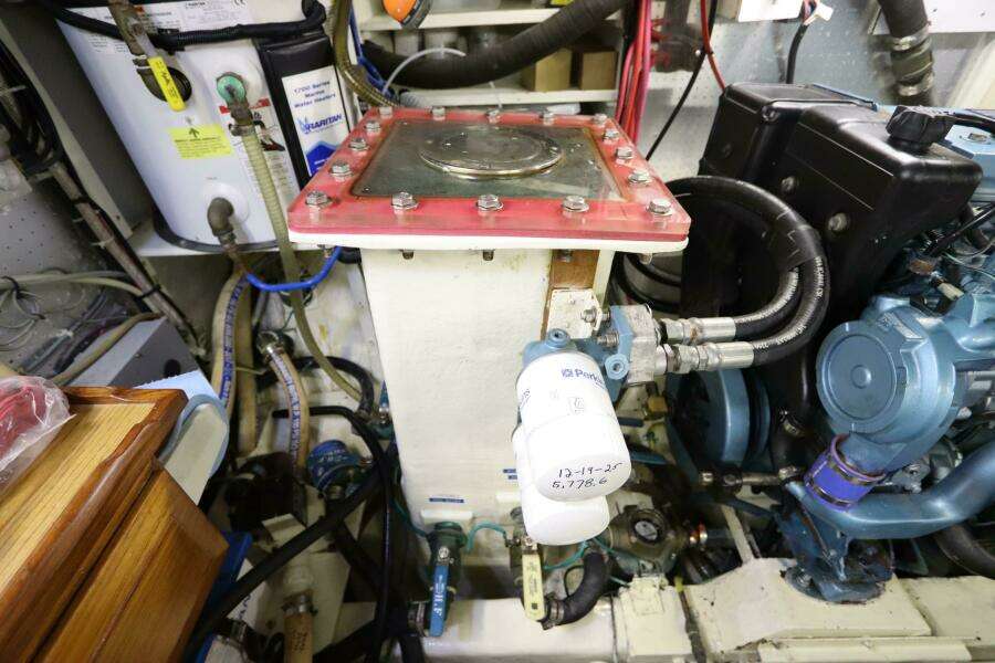 2005 DeFever Cockpit Motor Yacht