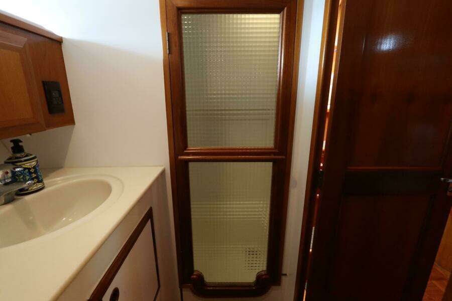 2005 DeFever Cockpit Motor Yacht