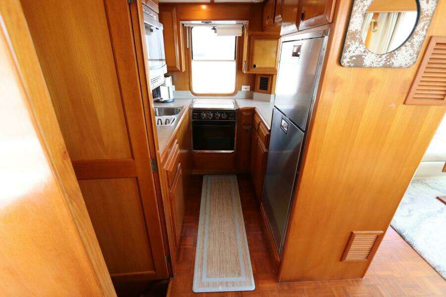 2005 DeFever Cockpit Motor Yacht