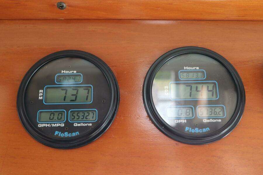 2005 DeFever Cockpit Motor Yacht