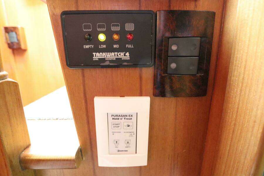 2005 DeFever Cockpit Motor Yacht