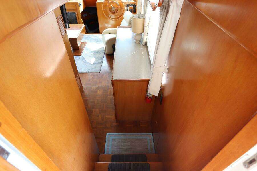 2005 DeFever Cockpit Motor Yacht