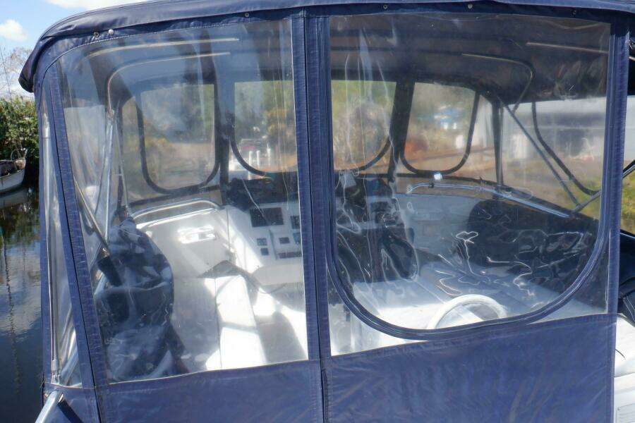 1999 Mainship 350 Trawler