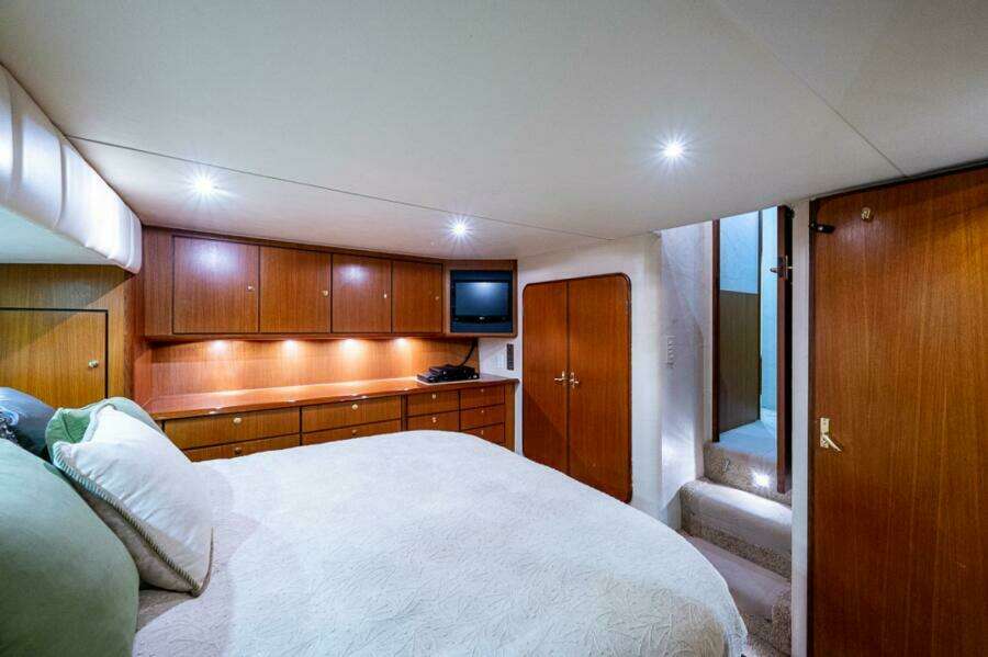 1999 Ocean Yachts Convertible