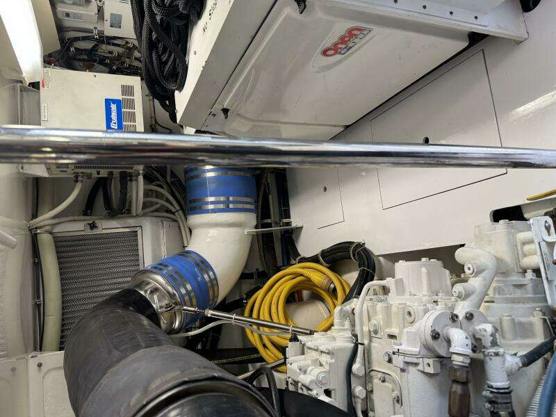 2004 Hatteras 60 Convertible