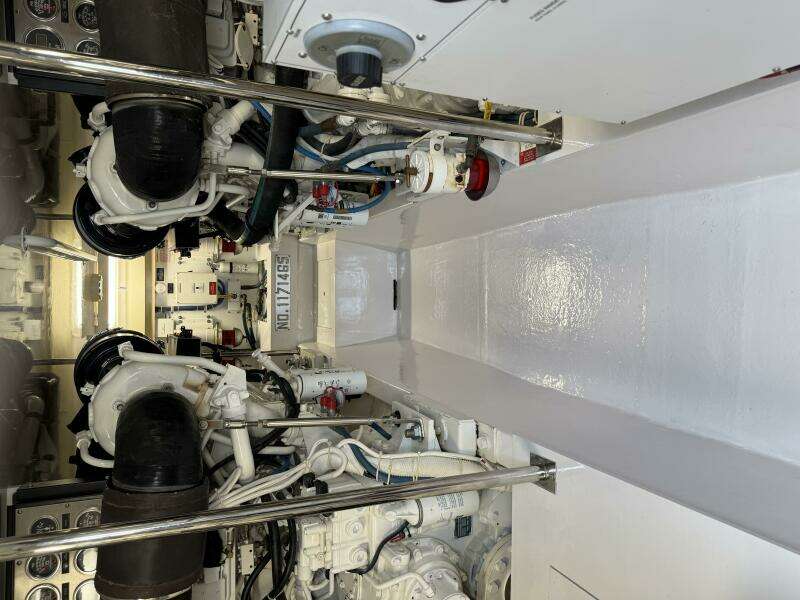 2004 Hatteras 60 Convertible